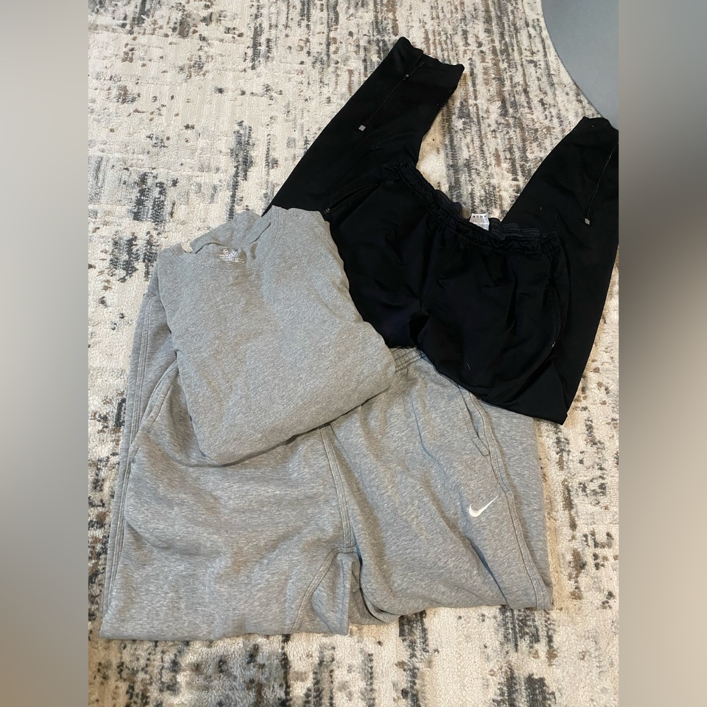 Bundle- Nike sweatpants & Honey T-shirt